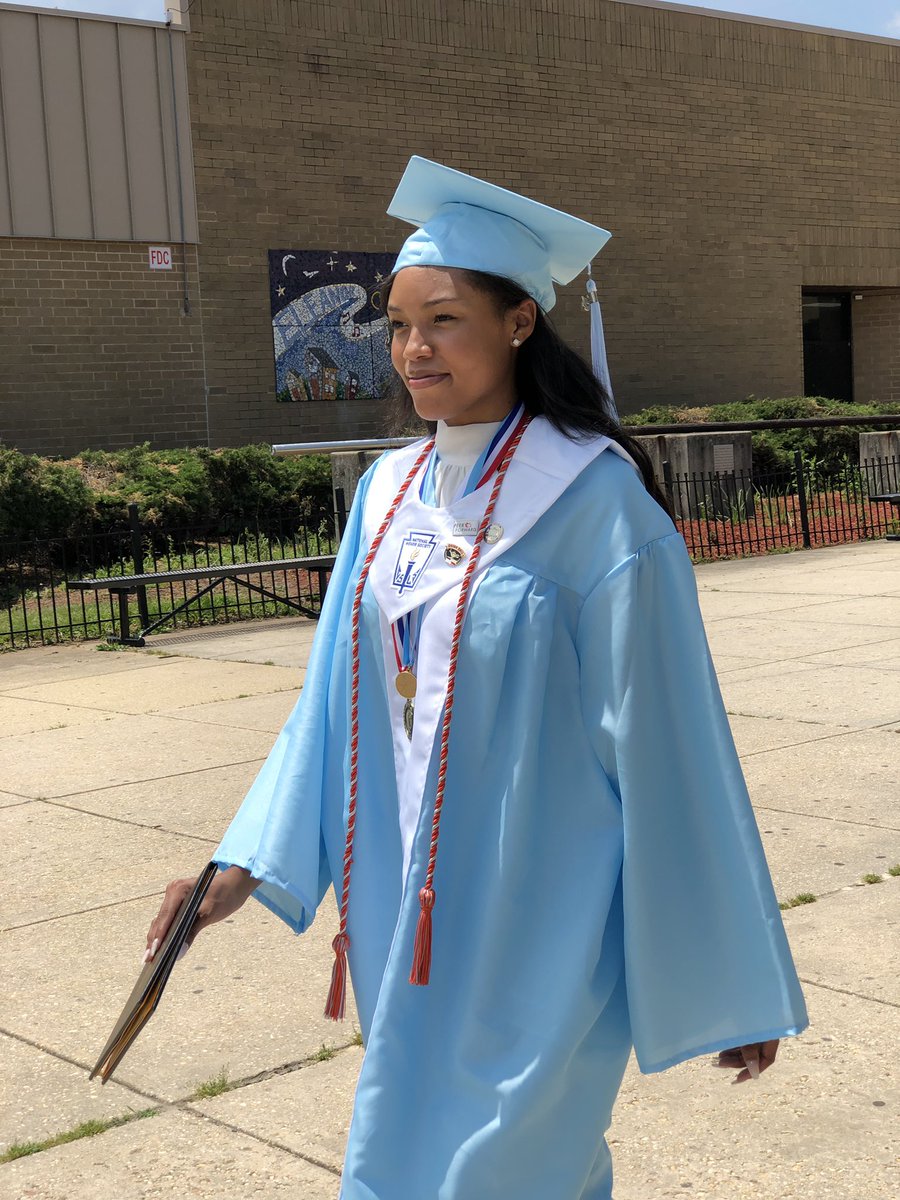 Lyngendary's tweet photo. Thank God for an amazing and rewarding 4 years!🙏🏽 It’s been real Roosevelt💙✌🏽#RaiderNation #classof2019 #graduation #PGCPSProud https://t.co/t5mImVmXCO