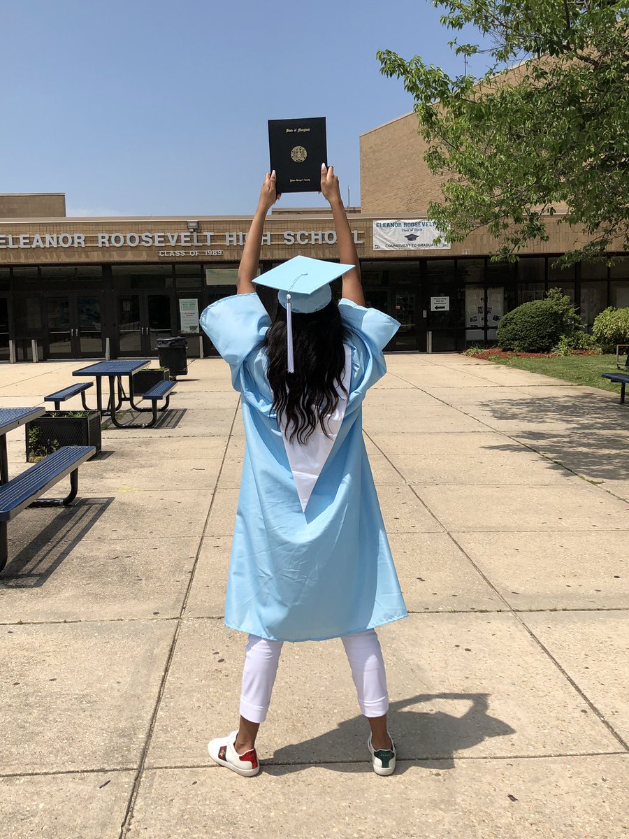 Lyngendary's tweet photo. Thank God for an amazing and rewarding 4 years!🙏🏽 It’s been real Roosevelt💙✌🏽#RaiderNation #classof2019 #graduation #PGCPSProud https://t.co/t5mImVmXCO