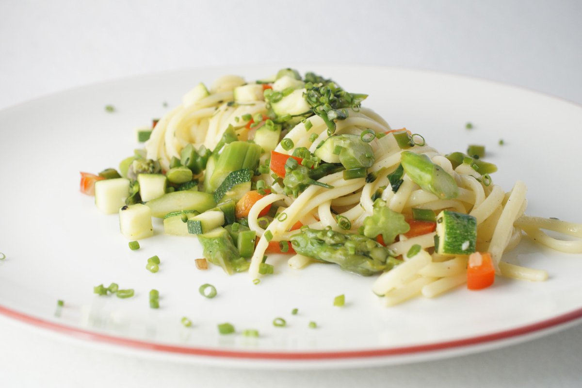 What’s a pasta that won’t weigh you down on your lunch break? Pasta primavera👌🏽Now featuring zucchini | summer squash  | red bell pepper | broccollini |  asparagus | white wine #lunchmenu #Sentipgh #Pittsburgh #Lawrenceville #pastafresca #lovepgh #pittsburgheats