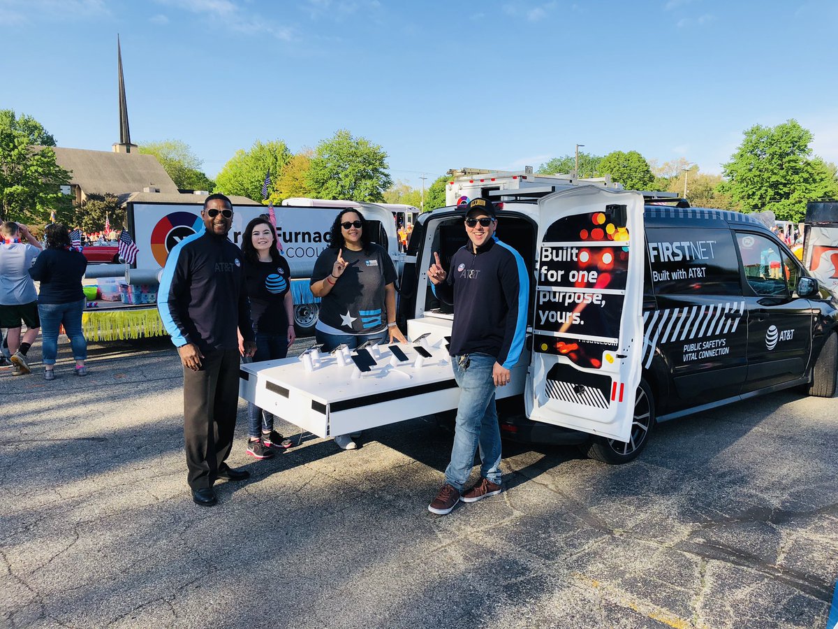 EthanMacGLM's tweet photo. This Monday we participated in the Memorial Day parade here in Jenison Mi & We had an absolute blast doing so! We are super thankful for the partnerships that helped make the parade be a success! @burt624 @VeteranHelping @Jason_Ziemba @AlexisBatesGLM @gman12351 @TomMonahan10 https://t.co/TDQcUcQ1AP