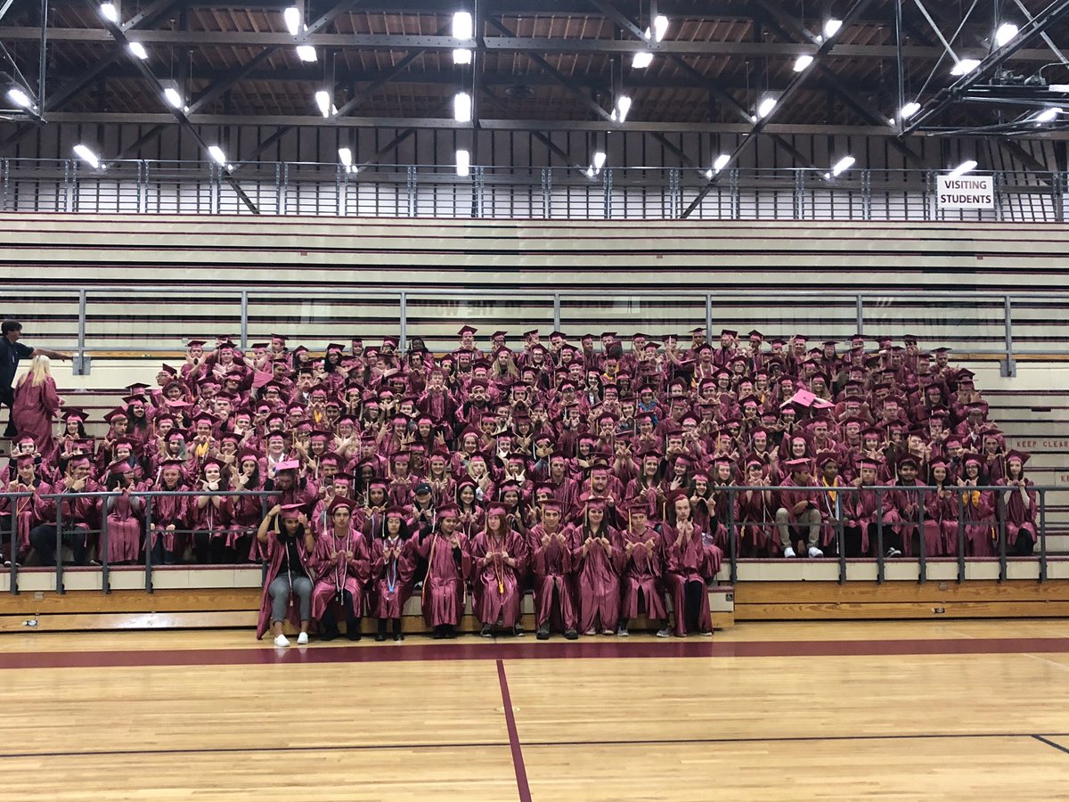 willamettehigh's tweet photo. Willamette Class of 2019.... looking great! https://t.co/8FRAIYQ0CJ
