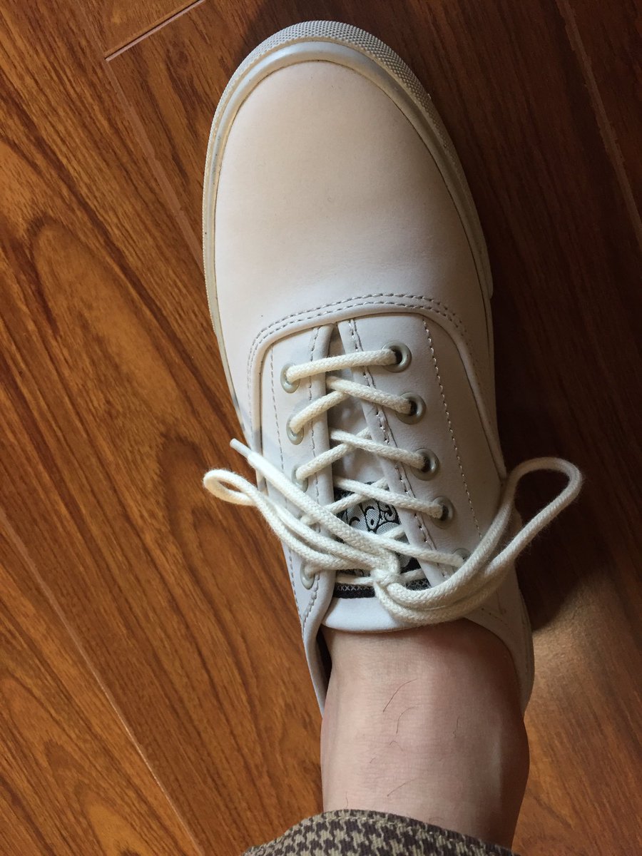 orangerange's tweet photo. would you guys teach me how to clean this nubuck shoe@ https://t.co/JClNfhfT96