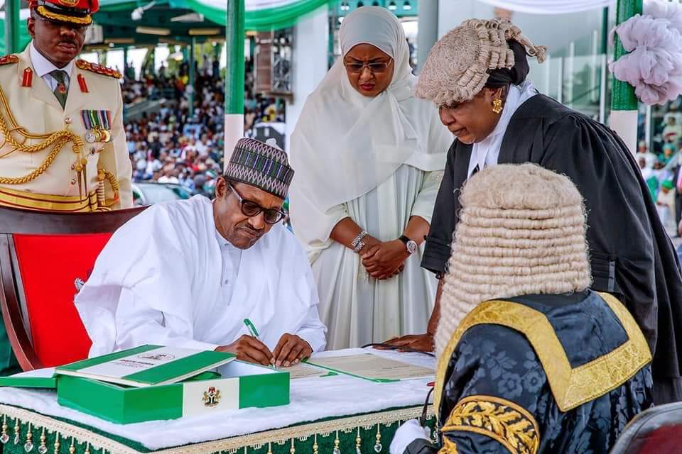 gloria_adagbon's tweet photo. President @MBuhari Second Tenure begins...PMB and Her Excellency, @aishambuhari looks stunning.
God bless Nigeria. #PMB2ndTerm #PMBInauguration https://t.co/lj7Ut8hPam