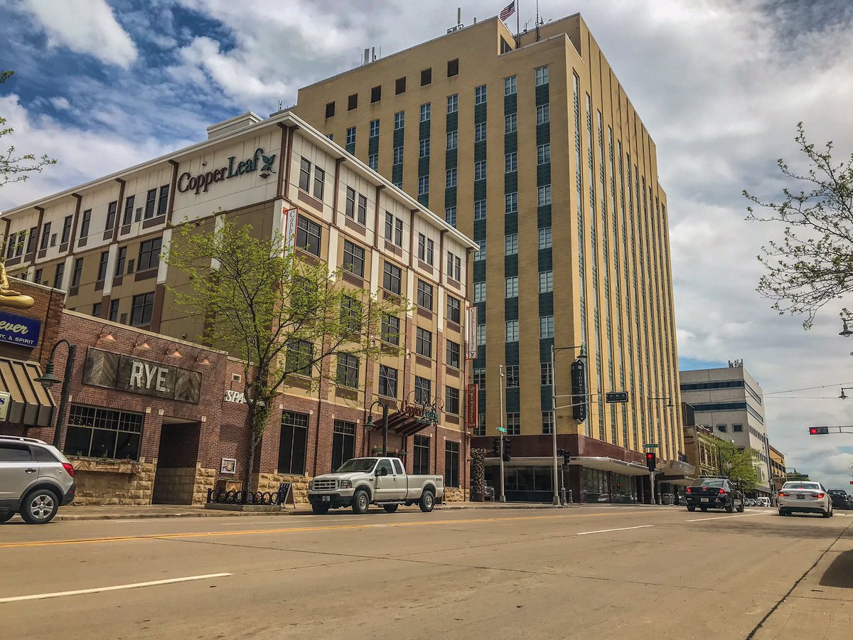 #Downtown #Appleton looks like the perfect place to setup shop on this beautiful #Wisconsin day! 

Anyone else working outside today???

#OutdoorOffice