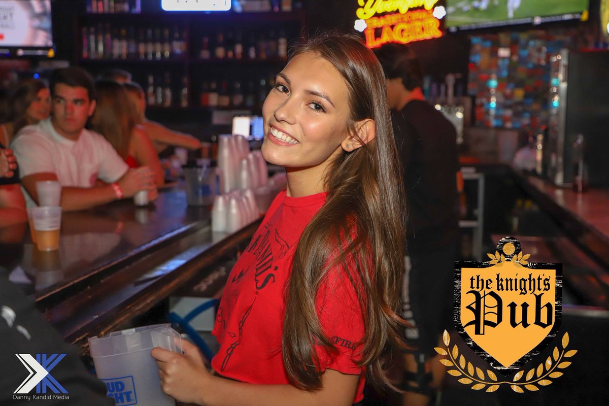 All smiles because the week is half way done! 😄

🆓 Ciroc, Tito’s, Captain Morgan, Proper Twelve, Altos, &amp; Dobel 🍸🥃
🆓 Wells &amp; Drafts 🥤
$1 Crafts Drafts 🍺
$2 Bottled Brews 💸
#Publife