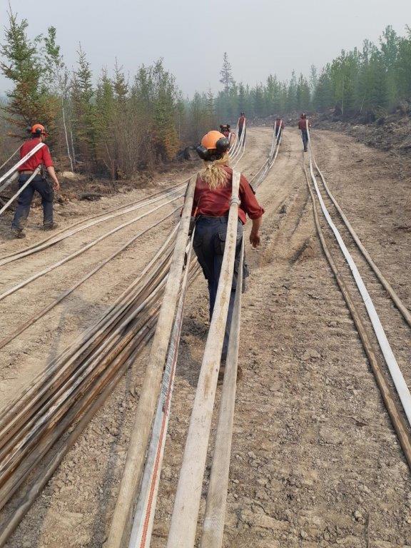 BCGovFireInfo's tweet photo. We would like to recognize everyone assisting with the #wildfire situation in #Alberta. Below are images of #BCWildfire Service crew members helping on the Battle Complex. On this fire alone our crews are working with personnel from Newfoundland, PEI, Quebec, Ontario &amp; Alberta. https://t.co/anOmxosOvD