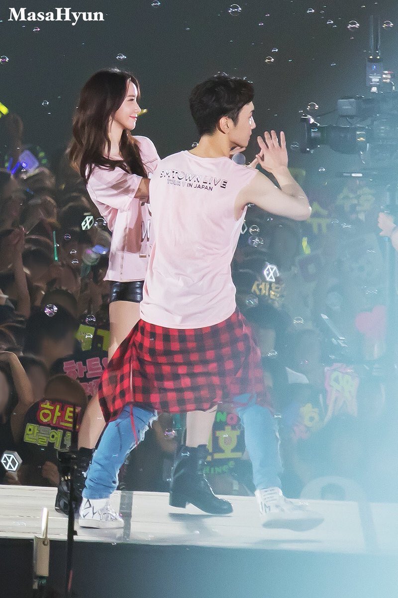 I just found this!! HIS BACKSIDE!! Wtf!! ft Yoona!! 