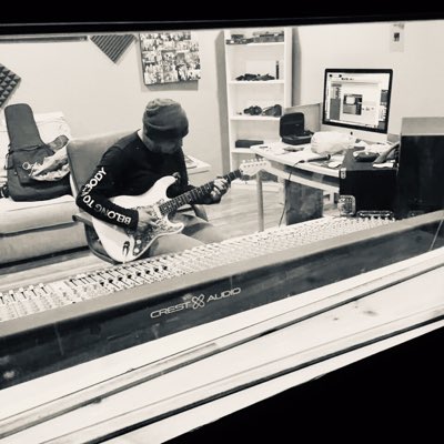 DeugaC's tweet photo. #blackrainstudio #audioengineer #studiolife #controlroom #mixroom #NewProfilePic https://t.co/XcHKcmndvO