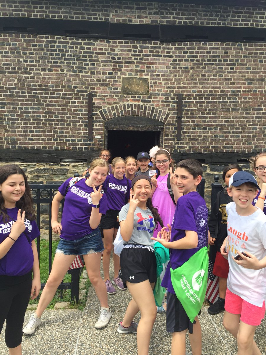 kristen_knorr's tweet photo. On our way to ride the Clipper over to Fort Pitt. Visited the Block House, Old Fort Duquesne, traded furs and brought our Socual Studies unit on the French and Indian War to life. #wespeakenglish @Mrs_BasherPES @BWCurriculum https://t.co/XYlqbJNt7n