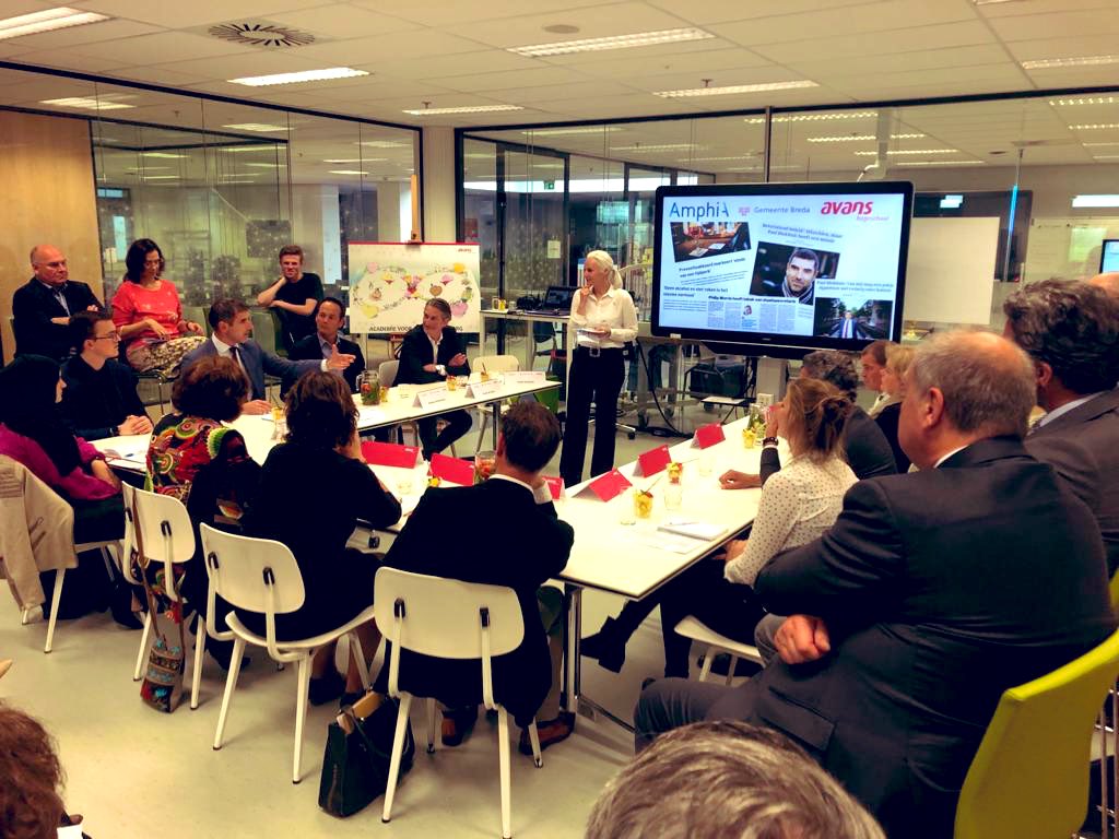 In gesprek in <a href="/Breda/">Gemeente Breda</a> over hoe <a href="/AmphiaZKHuis/">Amphia Ziekenhuis</a> en <a href="/AvansHogeschool/">Avans Hogeschool</a> hun terrein #rookvrij hebben gemaakt. Mooie samenwerking tussen onderwijs, zorg &amp; gemeente om een gezonde omgeving voor patiënten, studenten, medewerkers en bezoekers te creëren. Kunnen we allemaal iets van leren! 👍🏼