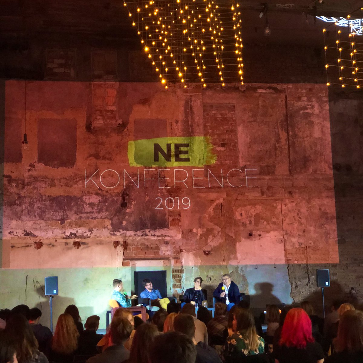 barcanec's tweet photo. Tandem @janekrubes a @jindrichsidlo jedou bomby! #NEkonference #vnitroblock https://t.co/iAj4L5fZXy