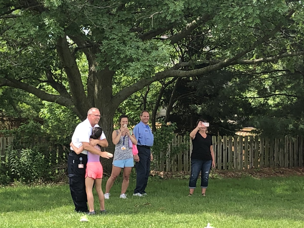 melissaho77's tweet photo. Thanks to the Norwich Fire Dept. and specifically Assistant Chief Young for surprising Avery 5th grade to a cool down at field day! @AveryGators1 @HilliardSchools https://t.co/1T83A9oxxq