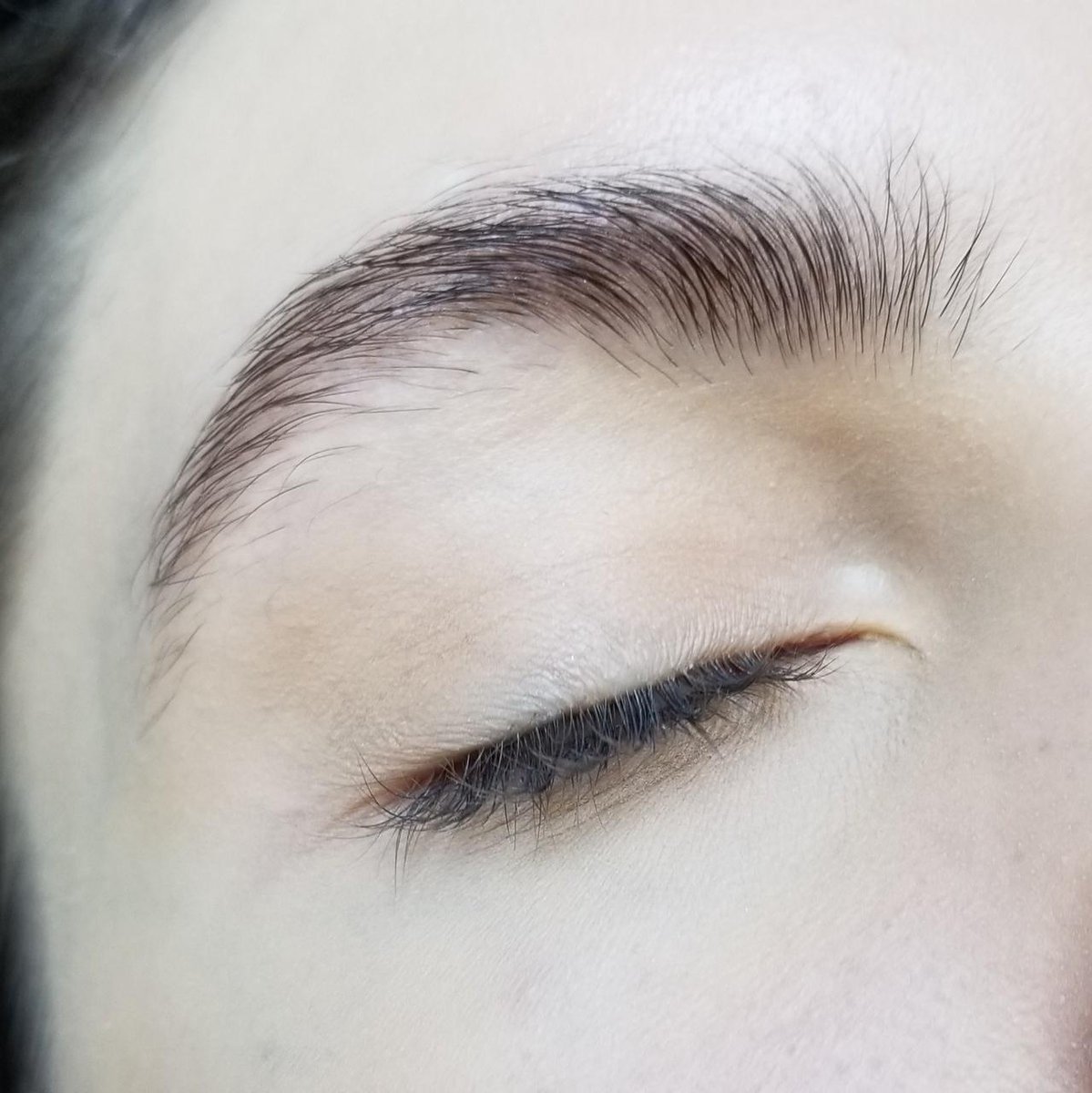 rootpretty's tweet photo. How to achieve this shimmery look:

1. Apply foundation wet to eyelids as primer
2. Blend #rootstella in crease and on lower lash line
3. Apply #rootjasmine wet to lids
4. Finish with #rootginger on inner corner &amp; brow bone

#rootpretty
#makeup
#greenbeauty https://t.co/V6Zp9pRP4I