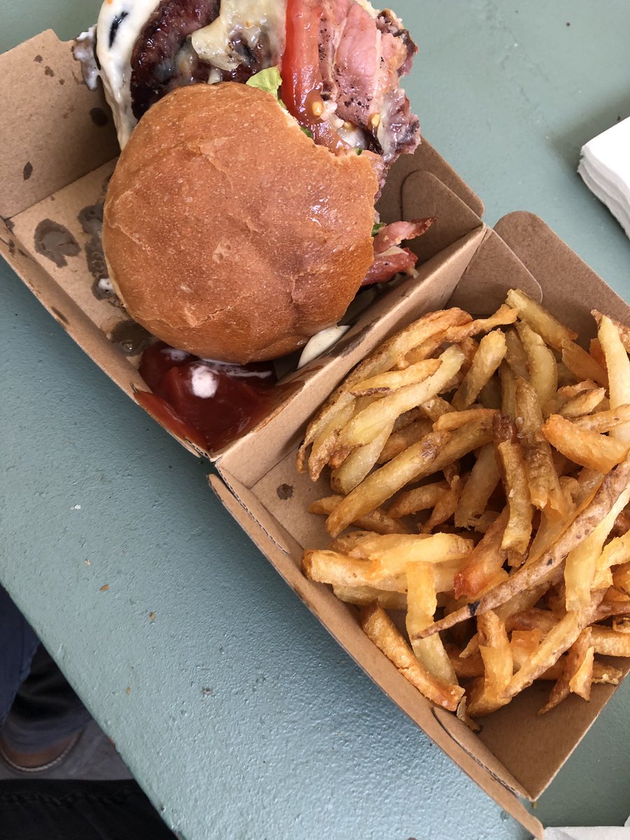 _Brewer_'s tweet photo. Had a damn good lunch over at #JollyNice and what a #JollyNiceBurger it was too! @JollyNice_ https://t.co/v6wLszqMpR