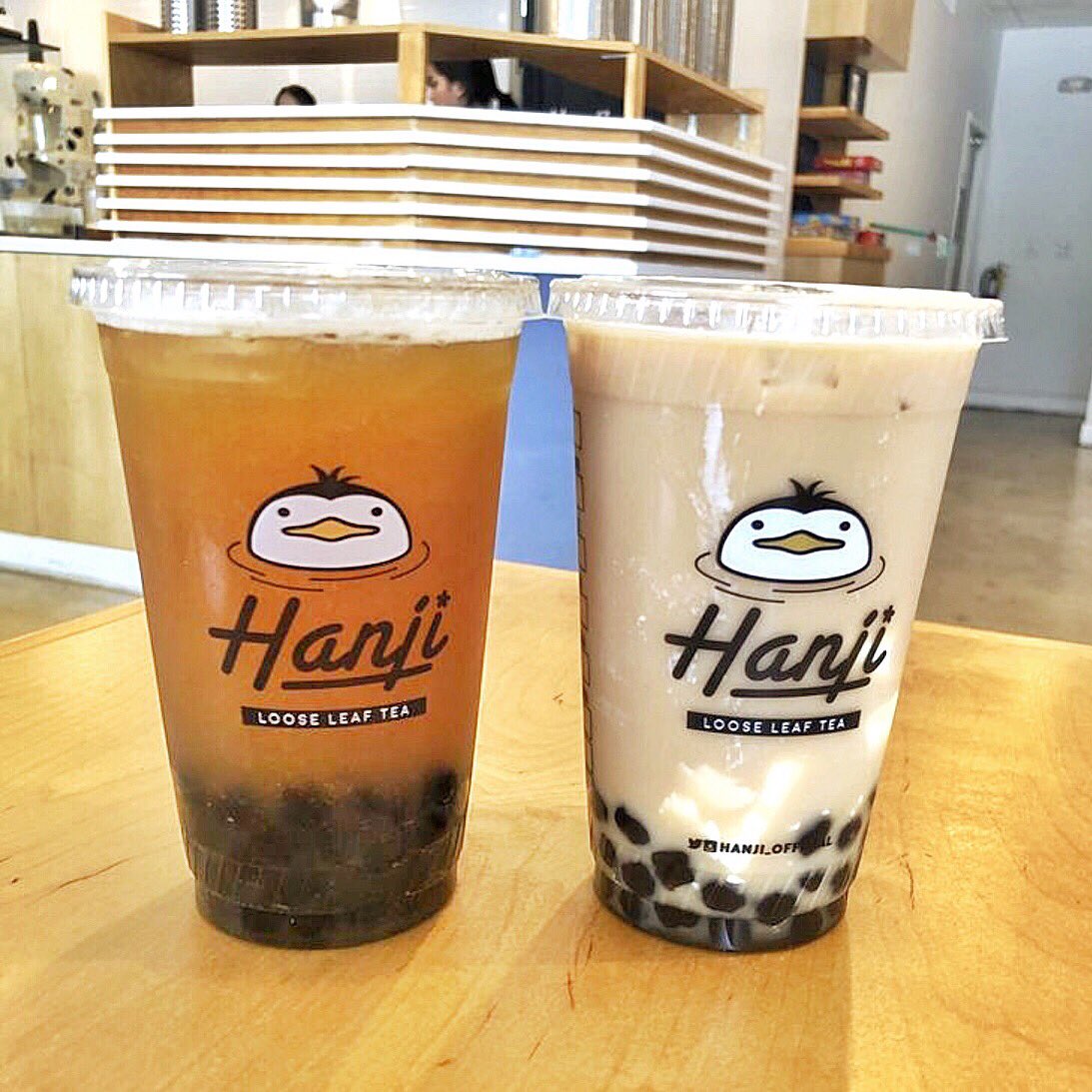 hanji_official's tweet photo. #HumpDays are better with fresh brewed #NotThatPowderStuff #Hanji #BobaTeas in the picture 😋🙌🏼
-
Pictured: #PassionFruit #Oolong with #Boba and #BlackMilkTea with #MilkPudding and Boba
📸: Anny H. on @Yelp https://t.co/JZl5uVOlfR