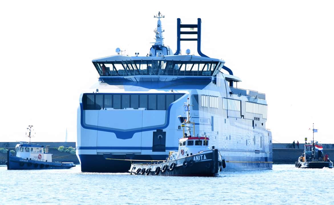 JupIkBenEr's tweet photo. #WillemBarentsz #WillemDeVlamingh de nieuwe schepen van @rederijdoeksen aangekomen in de haven van #Harlingen #Aegir #Theo #Cornelis #Anita #Dankbaarheid #Zuidpool #dancingwater https://t.co/5a19Ehz36b