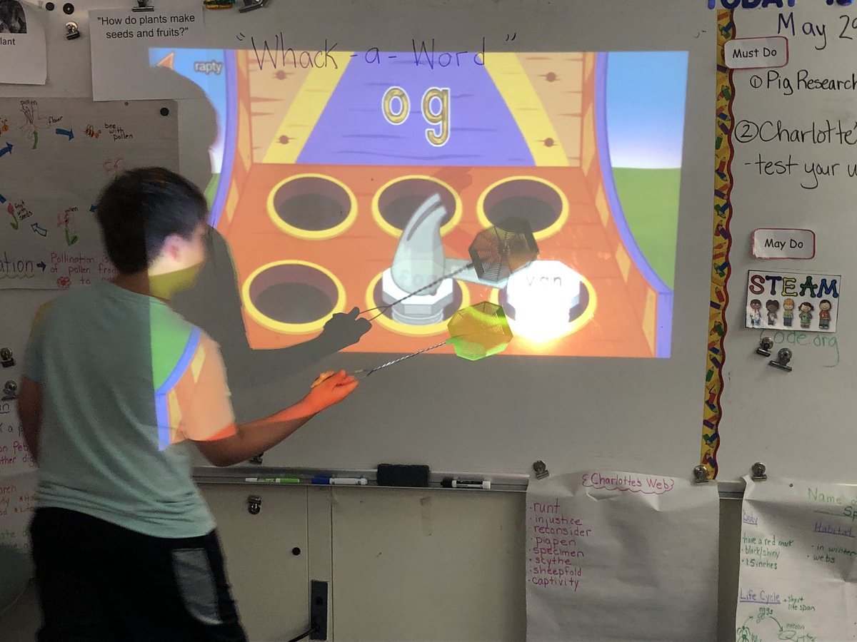 ffeldman_tcs's tweet image. We are having so much fun &quot;whacking&quot; our words!! @_derrien @franbowman1 @CRHart6 #multisensoryinstruction