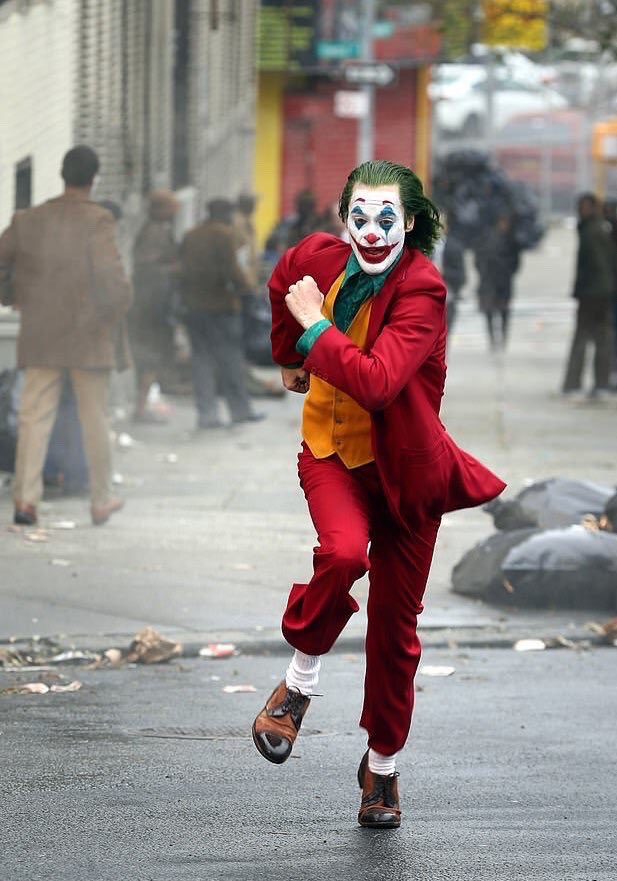 Arsenal_comics's tweet photo. Me, running to Arsenal for New Comic Book Day. #arsenalcomics #NewComicsDay https://t.co/XfwvWQNnB3