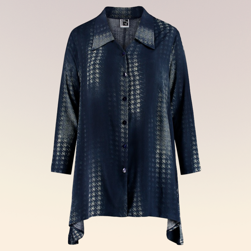 one_six_com's tweet photo. V Neck Shirt With Collar - (SOME SIZES SOLD OUT)

This is our wonderful classic shirt - but with an open collar and simple long sleeves.

Shell buttons dyed to match add even more quality. 

Shop now... before they are gone!
⬇️⬇️⬇️

https://t.co/ikHKzLezug
#plussize #fashion https://t.co/vT838xBH7s