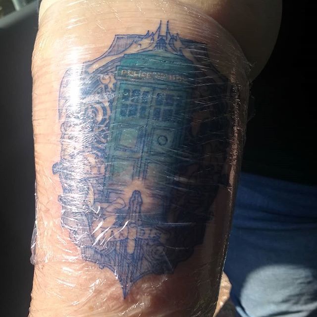 Schon fast perfekt
#doctorwho #firsttattoo #tardis #tattoohamburg #tattoo bit.ly/2W1csAG