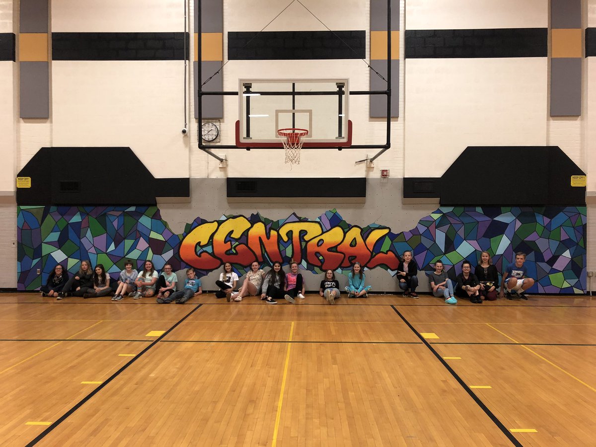 TheFonshow's tweet photo. Awesome job from beginning to end! So proud of this group for all their hard work this year. #studentdriven #studentdesign #artclub #mural #art #centralsucceeds https://t.co/JA5PX249Un