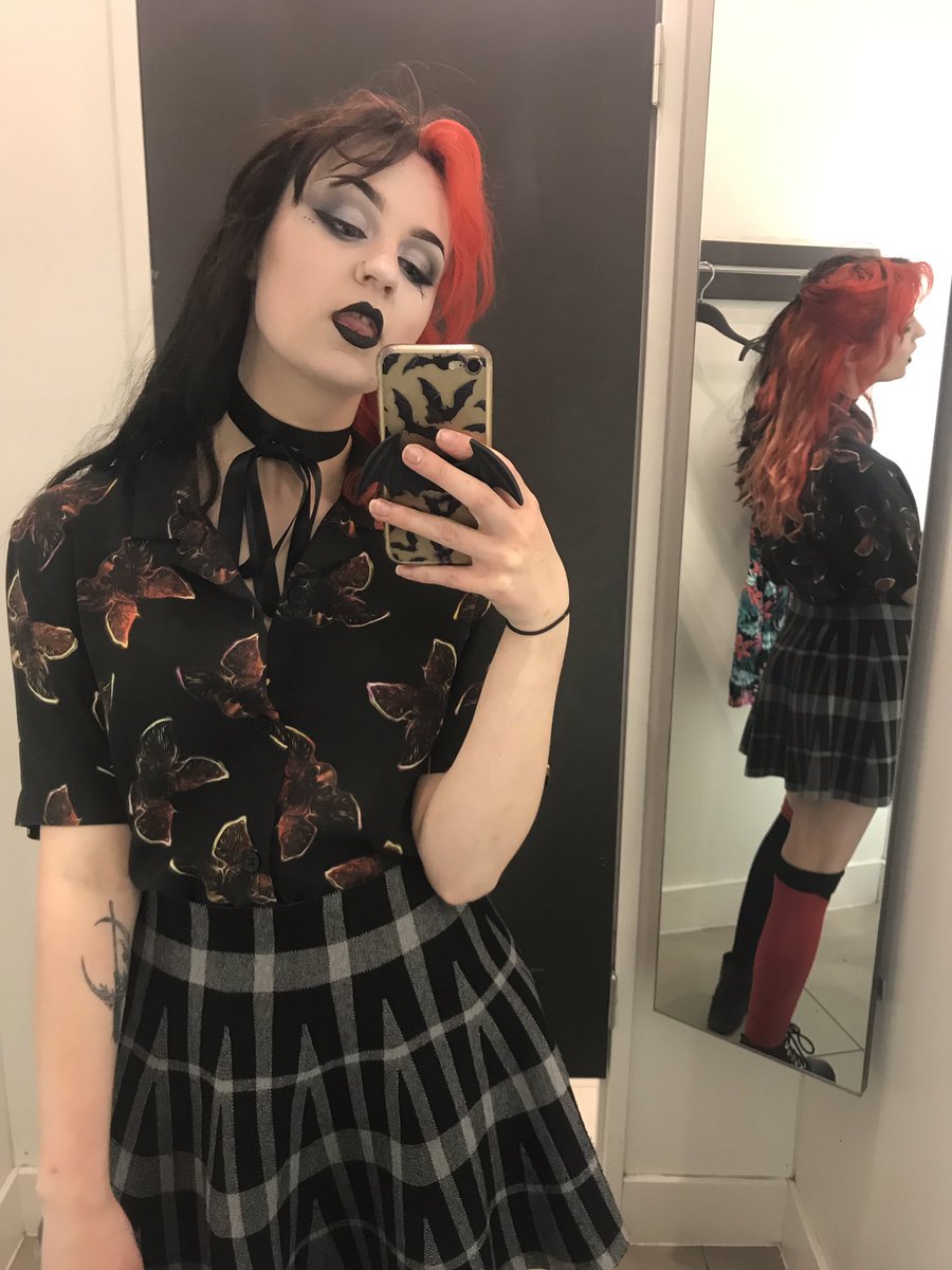xgabbyx3's tweet photo. H&amp;M men’s sections be killing it https://t.co/4Ydw6FwAht