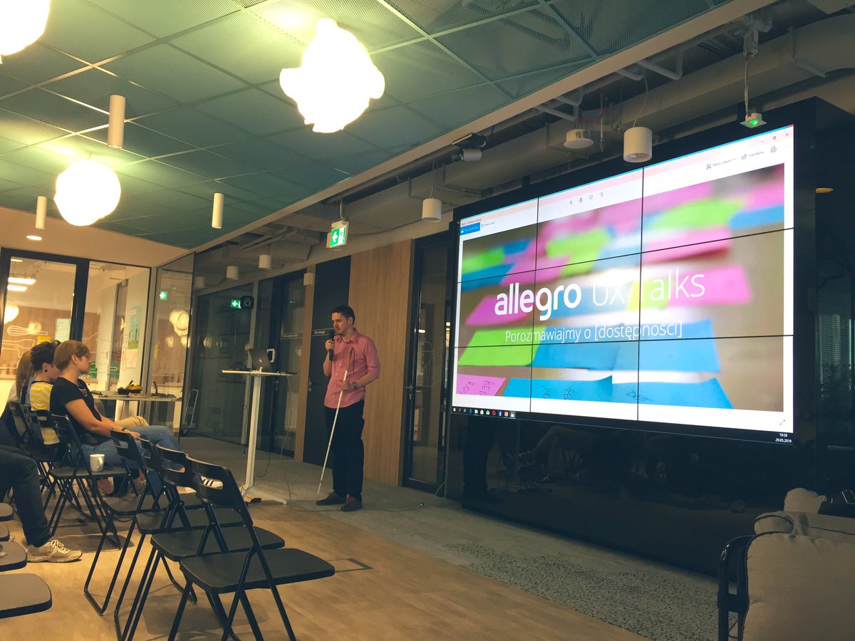 RafalSienkowski's tweet photo. Paweł Urbański o UX czyli User Experience, a nie User Extermination. O tym jak właściwe połączenie dobrych praktyk projektowania i możliwości narzędzi może wspierać osoby o szczególnych potrzebach z zach. użyteczności dla wszystkich poz. użytkowników. @allegrotech #allegrotech https://t.co/wRsrNK7v4I