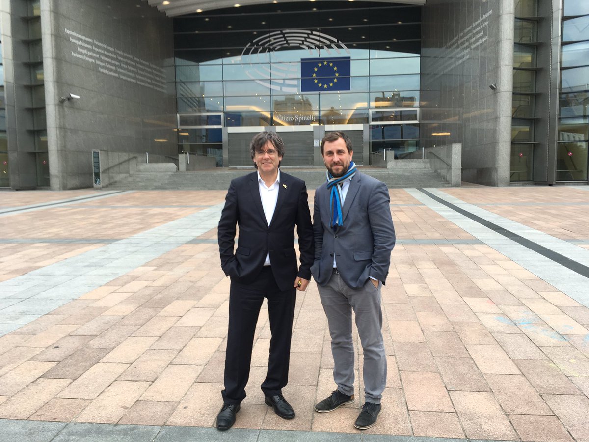 davcarretta's tweet photo. Il segretario generale del Parlamento europeo vieta l’ingresso a due deputati eletti: gli indipendentisti catalani @KRLS e @toni_comin.

@RadioRadicale c’era. https://t.co/ZQ0mGy9mmF