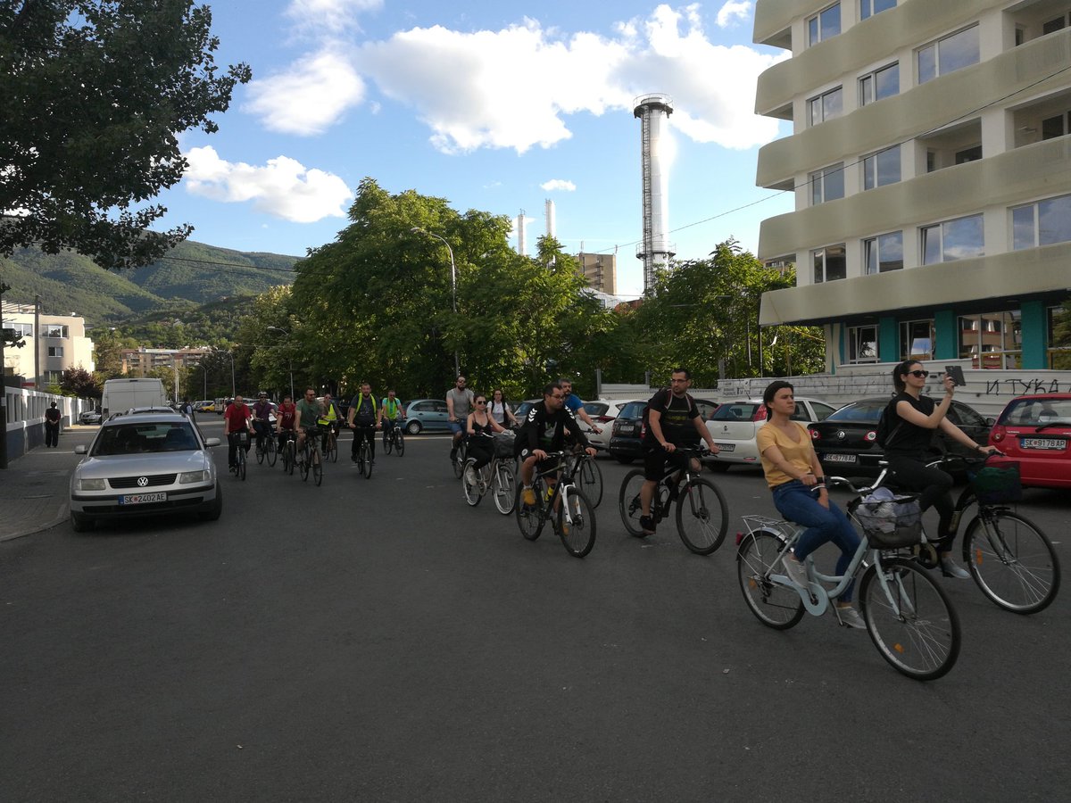 dArsovec's tweet image. Здраво #КритичнаМаса #КМ81.
Здраво 7ми роденден.
Здраво возење по широки булевари и под уште пошироко небо.
Здраво Скопје какво што те сакаме.
И здраво и фала на тие што ни даваа аплауз и пријателски свирки.
Да се гледаме секој ден #НаТочак низ градот. :)