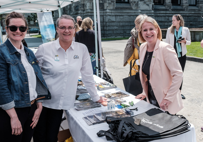 KootRocks's tweet photo. It was an excellent turnout yesterday in Victoria at the Tourism Showcase! Here are two #KootRocks staff members with the Honourable Lisa Beare - BC's Minister of Tourism, Arts and Culture. @lisabeare @DestinationBC #BCTourismMatters #TourismWeek #exploreBC https://t.co/zIymeUn6wx