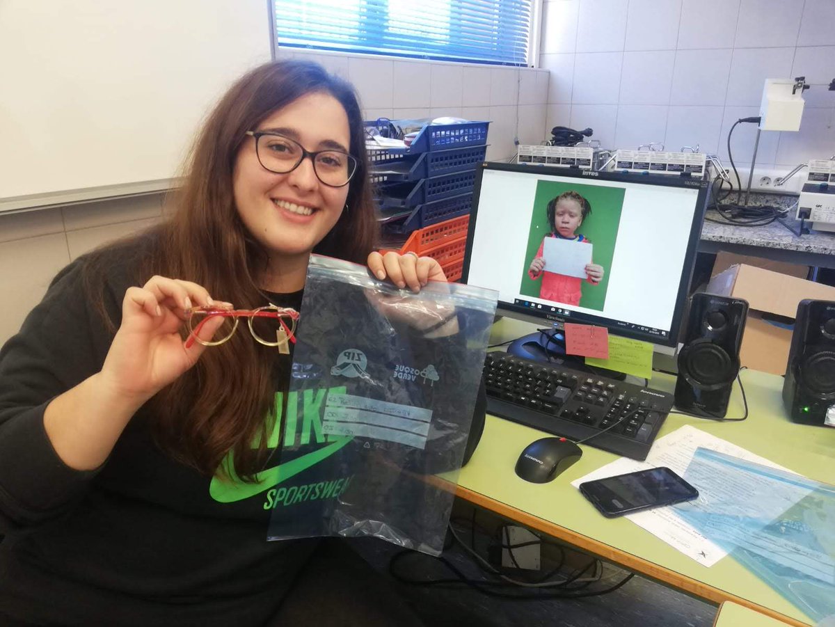 LevanteEducacio's tweet photo. 👓Alumnat d'Òptica del @CIPFPMislata munta ulleres per a persones albines de Moçambic en colaboració amb l'ONG @Visiosensefront https://t.co/W7n4i7iOhz Per @miboubri #AulaLevante https://t.co/18Pq0ofMaK
