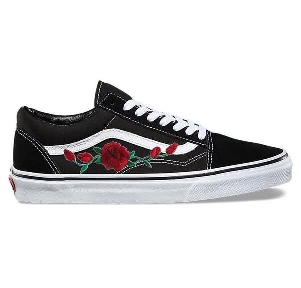 threadpage3's tweet image. Vans avec motifs roses (74,00€)