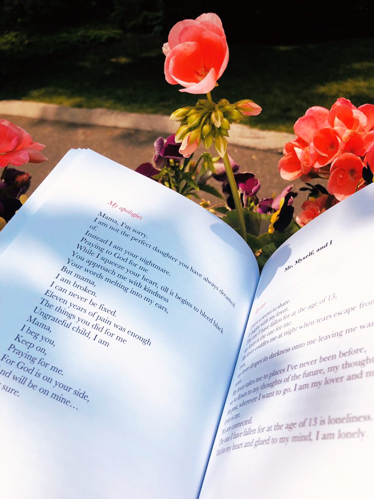 khaadiax's tweet photo. My first ever book ☺️ #poetry #blackthorns https://t.co/MLPE74tyVC