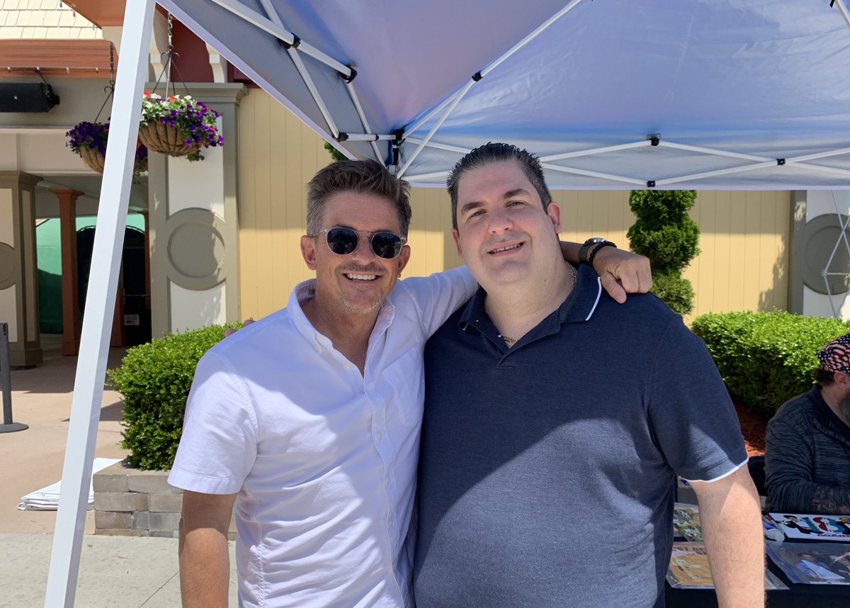 ThePAULIENYC's tweet photo. Met the awesome @CSchlatter2000 on Sunday at @sixflags #theflash #kickbuttowski #ferrisbueller #charlieschlatter #dccomics #sixflagsgreatadventure #sixflagsnj https://t.co/T9g5e2rfIZ