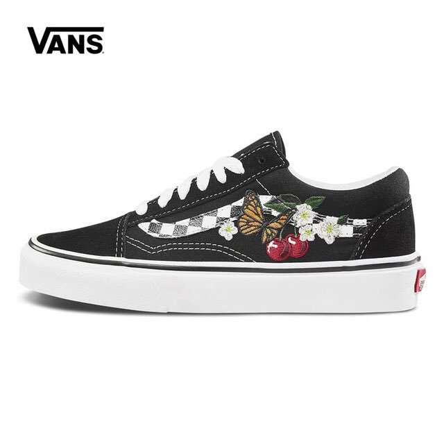 threadpage3's tweet image. Vans motifs papillons, fleurs et cerises (73,00€)