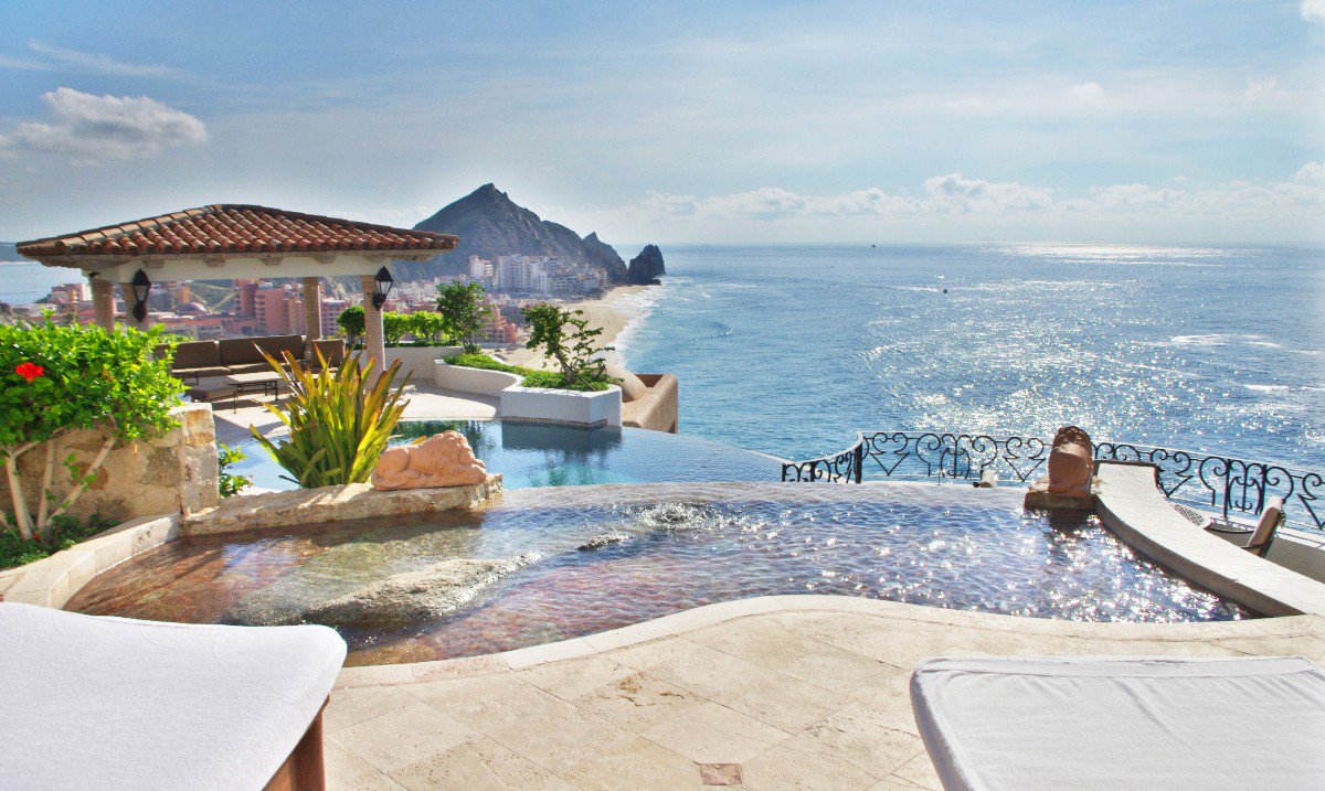 Formerly a sleepy fishing port, Los Cabos has transformed into an elite villa vacation destination. Offering gorgeous scenery, exhilarating water sports, and a staggering 360 days of sunshine per year.

🏠: Villa La Roca | Los Cabos, Mexico | bit.ly/2JPgbjh