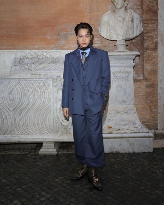 iamnawiiv's tweet photo. Exo Kai in a blue suit with brown and black heeled shoes at the Gucci Resort 2020 show in Rome, Italy on May 28.

#EXOKAI #exo #Jongin #kai #exol #kaimodel #weareone #exoplanet https://t.co/0j51ukQt9T