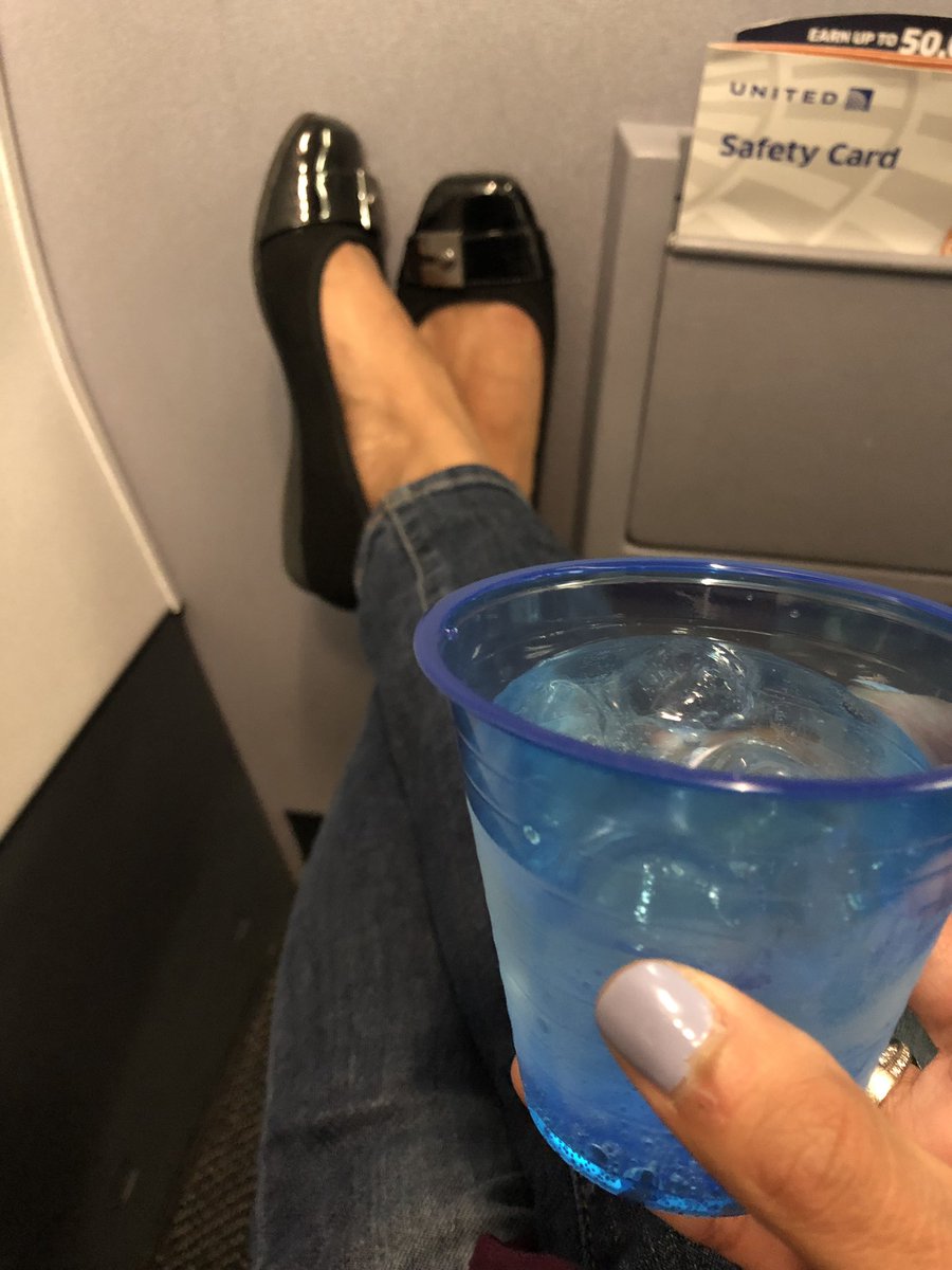 rachnatshroff's tweet image. #ASCO19 pre-gaming has started. Hydration and flats for the flight to #Chicago. Excited to connect with good friends/colleagues, see the changing of the guard, and learn about new #hpbsm data! Let’s do this! @ASCO @HemOncWomenDocs @ASCOPres @ConquerCancerFd @BurrisSkip