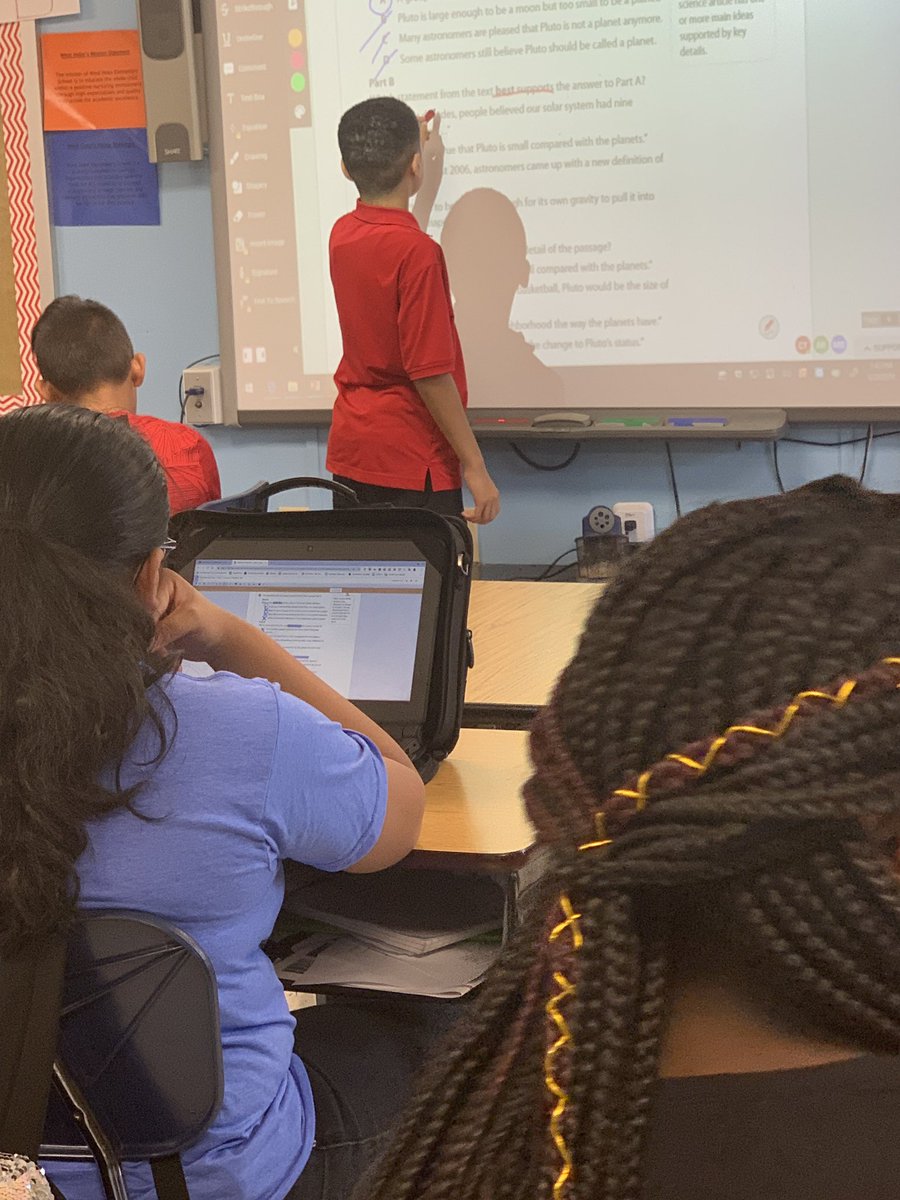MrsThomasWHES's tweet photo. Students peer modeling answering DOK2 questions. #mainidea #keydetails #peermodeling #anchoresinexcellence @Dolphinville @Principal0915 https://t.co/aGYOkX6MQZ