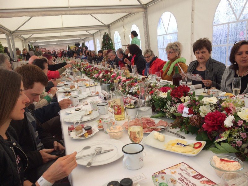 ConnyLexe's tweet photo. 10 Jahre Jubiläum: vom Käsefest zum Genussland https://t.co/l5DqK5TsUS https://t.co/XCyEfaEe2a