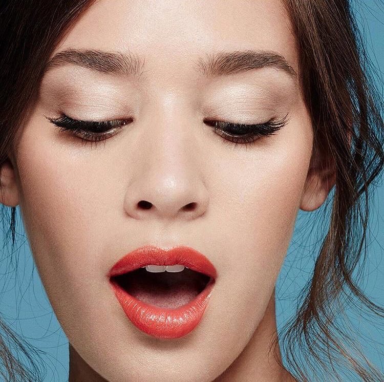 Jafra_playa's tweet photo. ¡Labios Coral! 😍Prueba el maquillaje de verano fresco y cálido, con los tonos del año. #jafraplaya #makeuptutorial #coralchic #pantone2019 #colordelverano https://t.co/uv4XmGTJWh