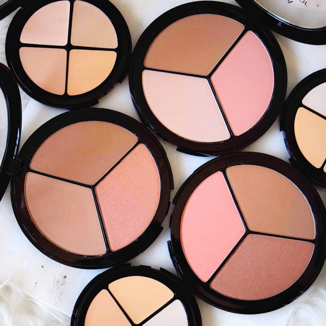 Are you a ✨go-with-the-glow✨ kind of BzzAgent? You will be once you receive your I@IsaDoraGlobal at <a href="/Walgreens/">Walgreens</a> Face Sculptor in Warm Peach 🍑 Want your chance to Bzz? We're giving these out for FREE! RT if you want in on this #MyIsaDora makeup spree!