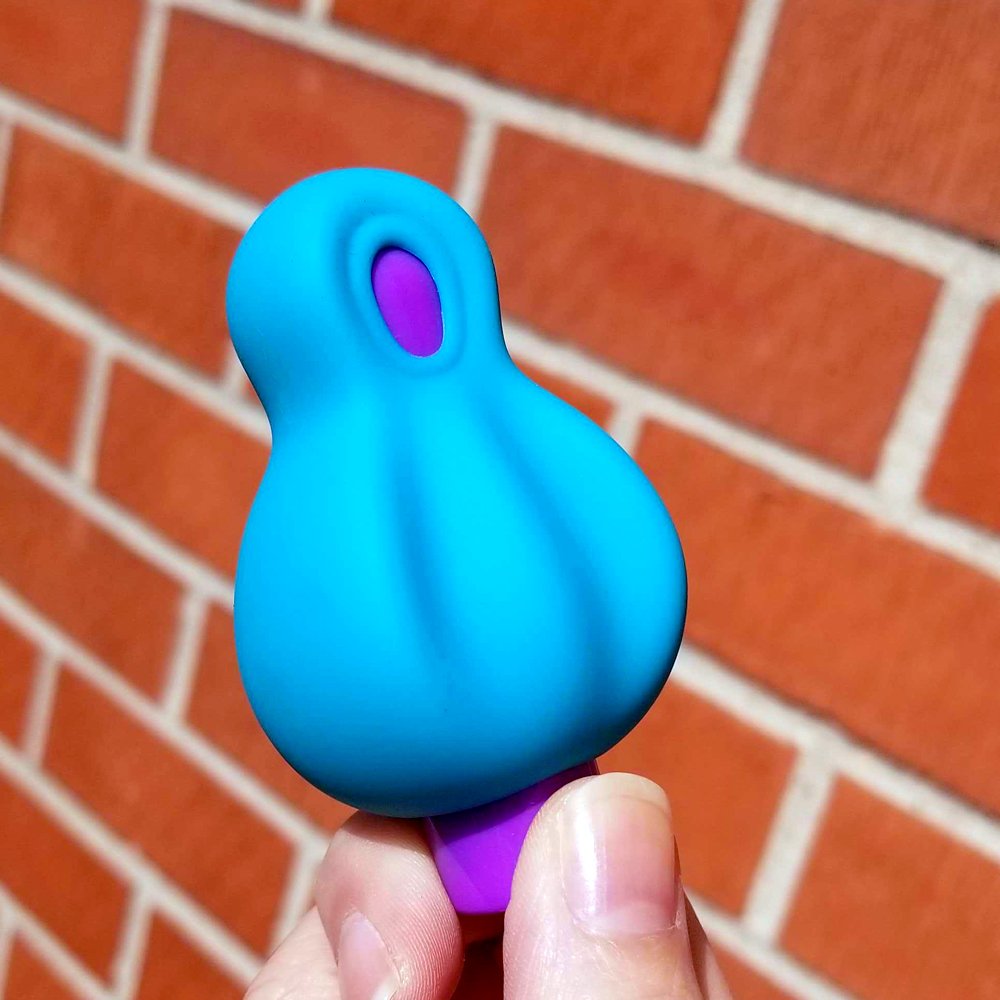 BlushGlobal's tweet photo. Aria Kirby is here to prove that size does not matter! 💕
This little vibe is so compact, you can take it anywhere. Plus it's motor is seriously strong! Get ready to be amazed... 🤯
.
.
#DoYouBlush #BlushNovelties #GoodVibes #AriaCollection #AriaKirby #PleasureProducts #AdultToys https://t.co/rWZeKGGzPx