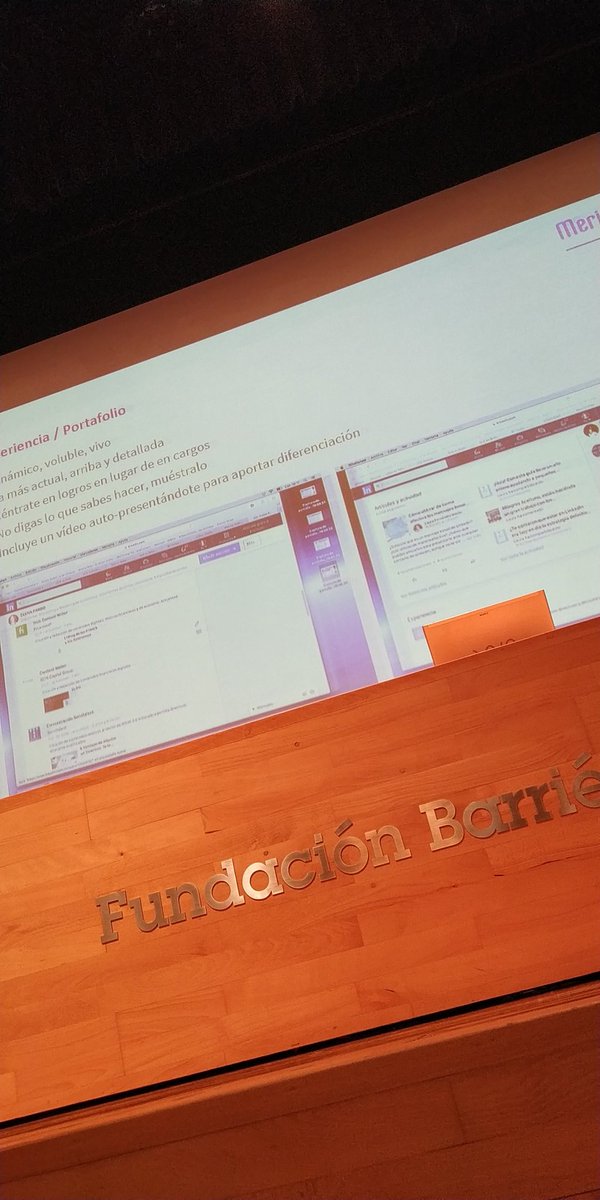 FannyLooks's tweet photo. Con nuestra segunda #ponente, @DIANANXO, exponiendo sobre la red social #linkedin, su extracto y errores típicos y el #reachmedia https://t.co/bXaI2tF5qD