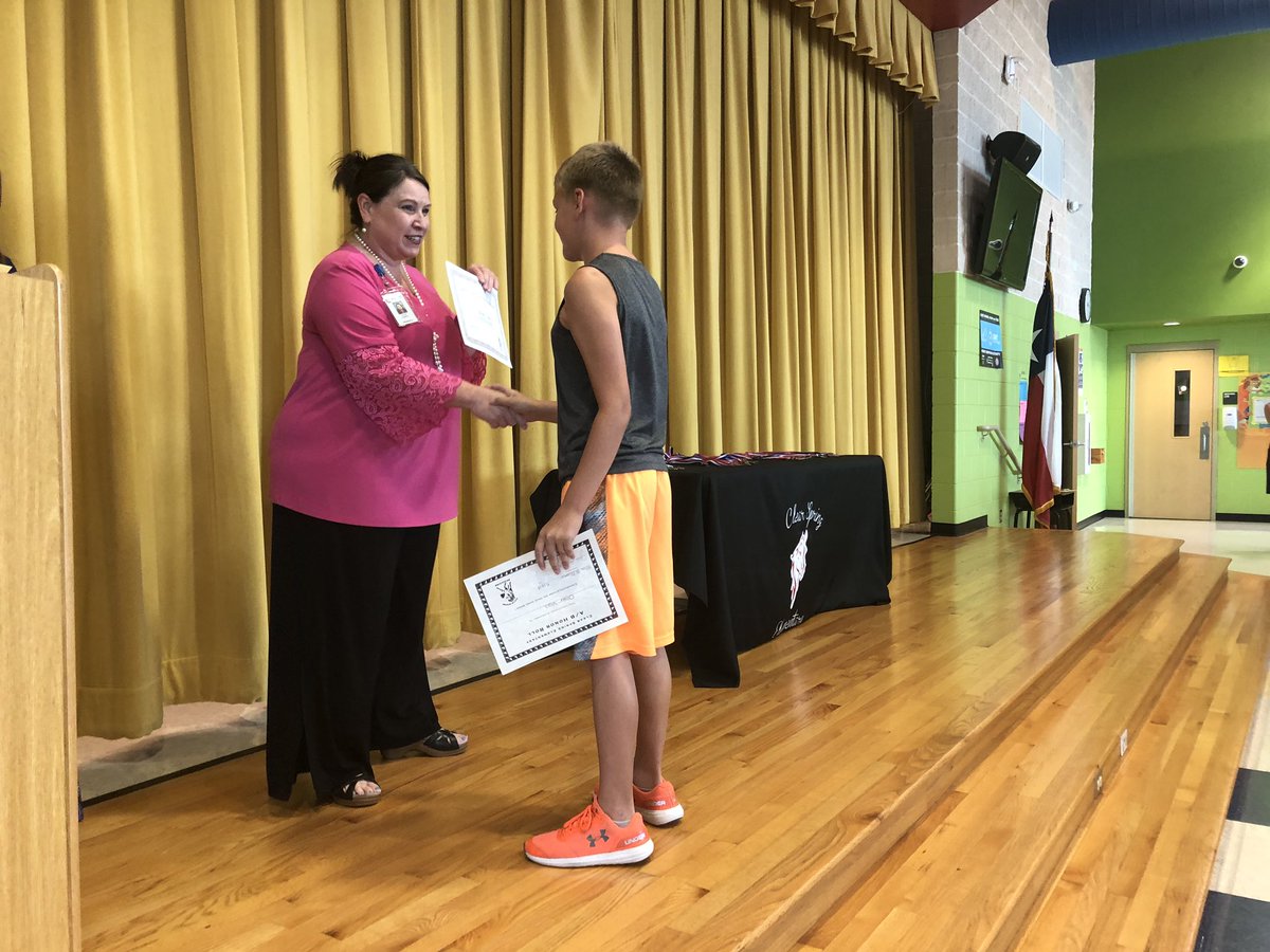 CSES_4thGrade's tweet photo. 2018-19 @CSESComal 4th Grade Awards = SUCCESS π #HeroCSES https://t.co/8ssb9p7nG4