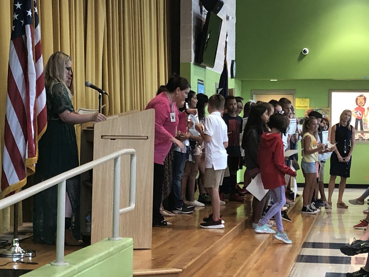 CSES_4thGrade's tweet photo. 2018-19 @CSESComal 4th Grade Awards = SUCCESS π #HeroCSES https://t.co/8ssb9p7nG4