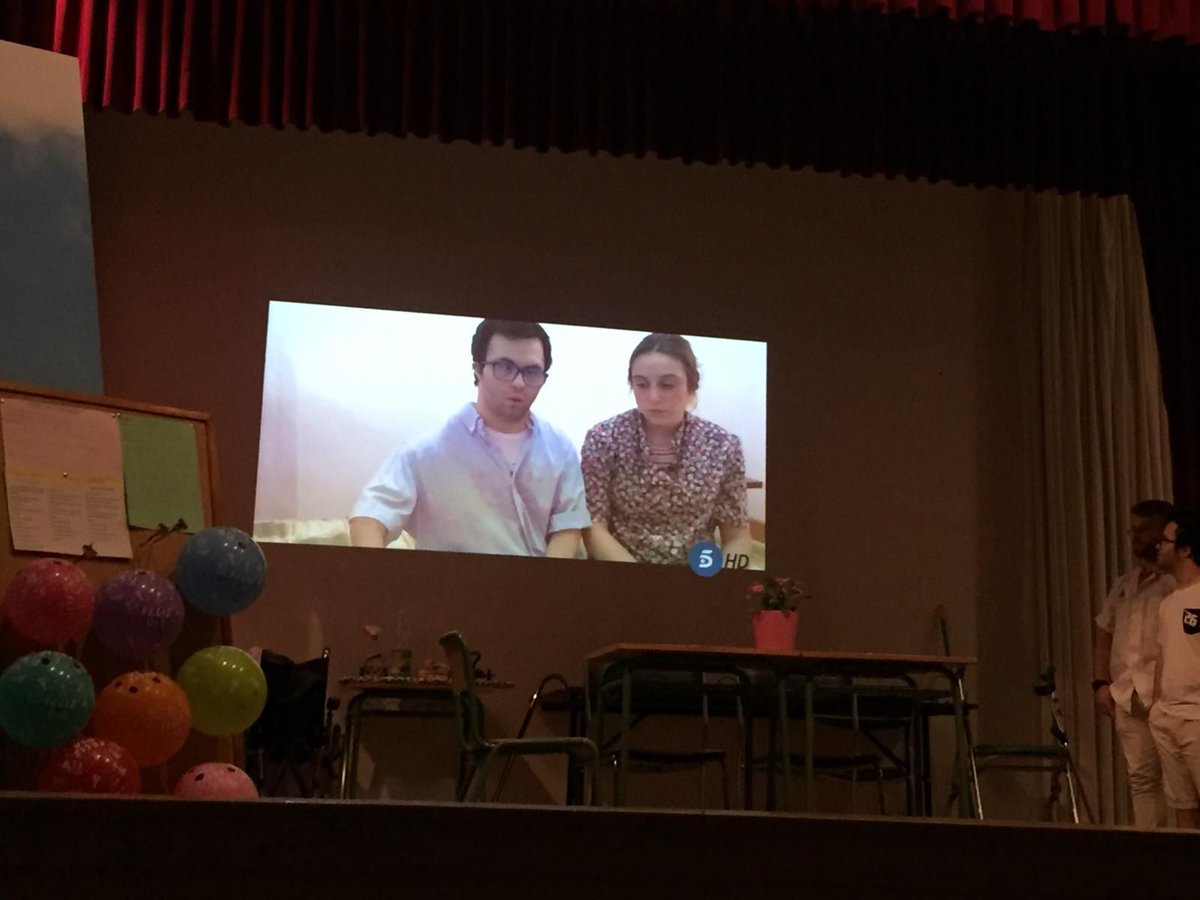 CES_RMISEVILLA's tweet photo. Los alumnos de #1APSD han llevado a cabo un Role playing en el salón de actos, dentro de su proyecto "Yo contigo, Tú conmigo" #JuntosEsMejor #TeAtreves https://t.co/CEiEMBS4x7