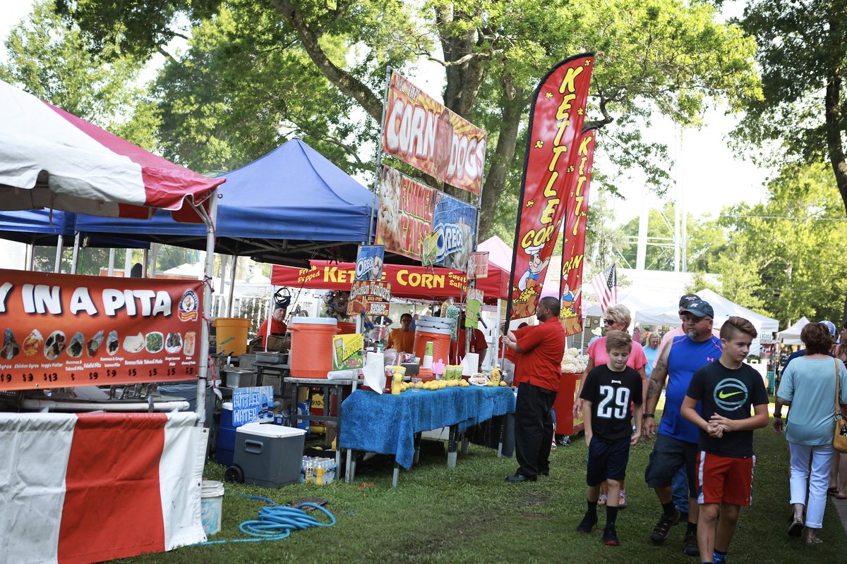 Blueberrytown's tweet photo. The North Carolina Blueberry Festival will host nearly 25 food vendors  this festival season. Come on down to Historic Downtown Burgaw on  Saturday, June 15th and check them out! #burgawnc #ncblueberryfestival #blueberrytown https://t.co/doYgA75j4y