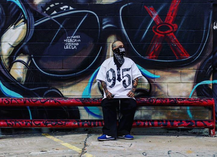 Payaso915's tweet photo. NO DESIAN NI MADRES
CADA VEZ QUE DABA
Y MENOS TENIA
AHORA QUE LO TENGO
SABIA QUE UN DIA
MI TIEMPO BENIA🙏🏽🙏🏽🙏🏽 #TUMBADO #TUMBADA
📸 by : @dikaecasaw
Big Qvo to the Homie @chicago475 For the Firme artwork in the background ✊🏽💯😎 #Mexico #ChicanoRap #itsallgoodep
#Rapmexica… https://t.co/9YyjNo4MTj