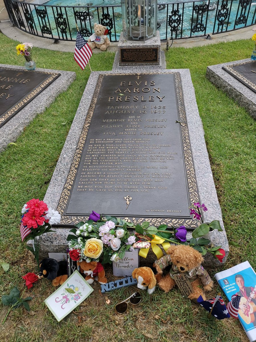 PETITHlne3's tweet photo. Aujourd'hui visite de Graceland la propriété d'elvis Presley à memphis https://t.co/Fzfd99F6Lo